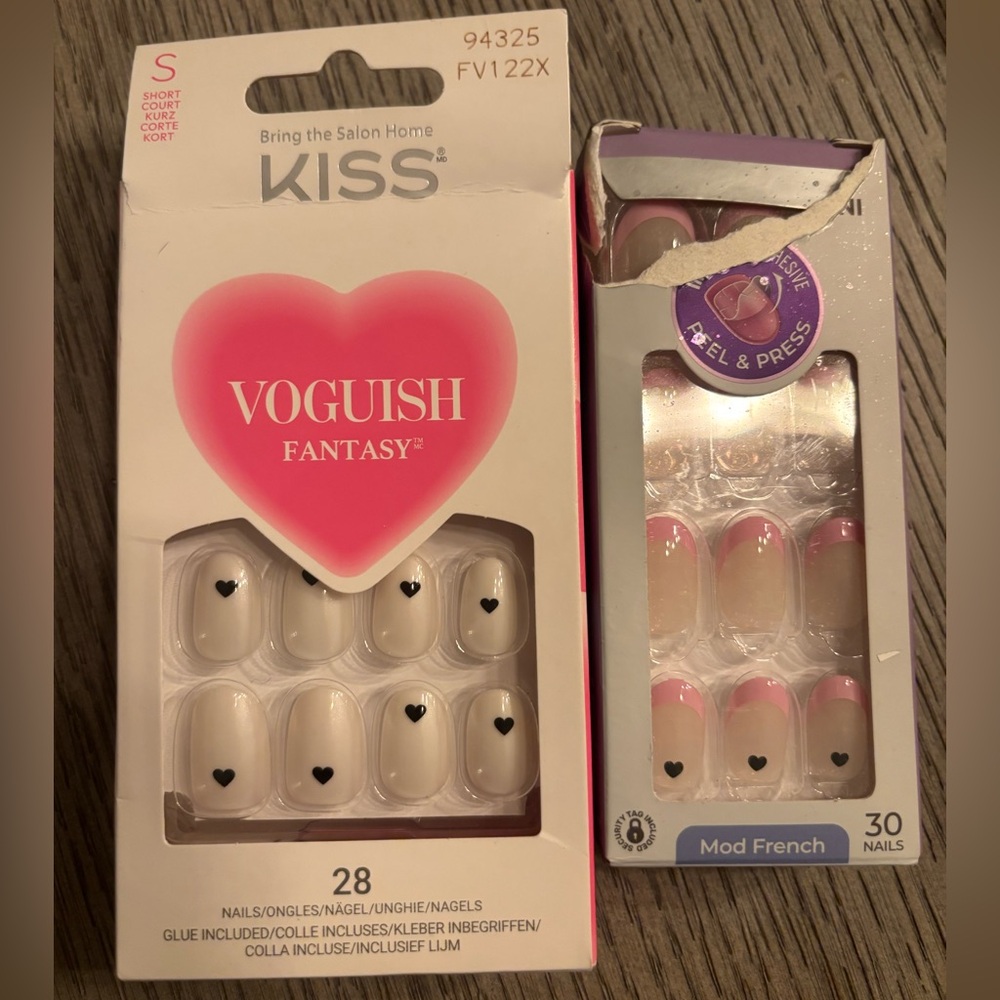 KISS Vogueish Fantasy Press-On Nails - Black Heart and Pink Tips